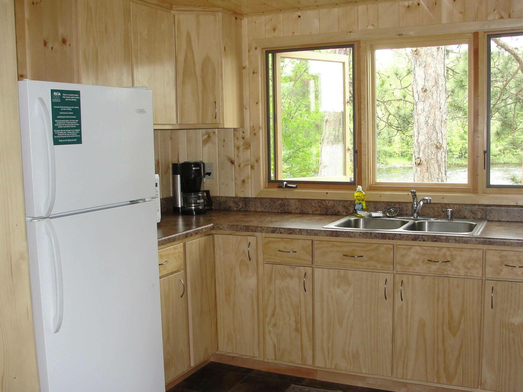 Pine Point Lodge Resort & Motel Crane Lake Екстериор снимка