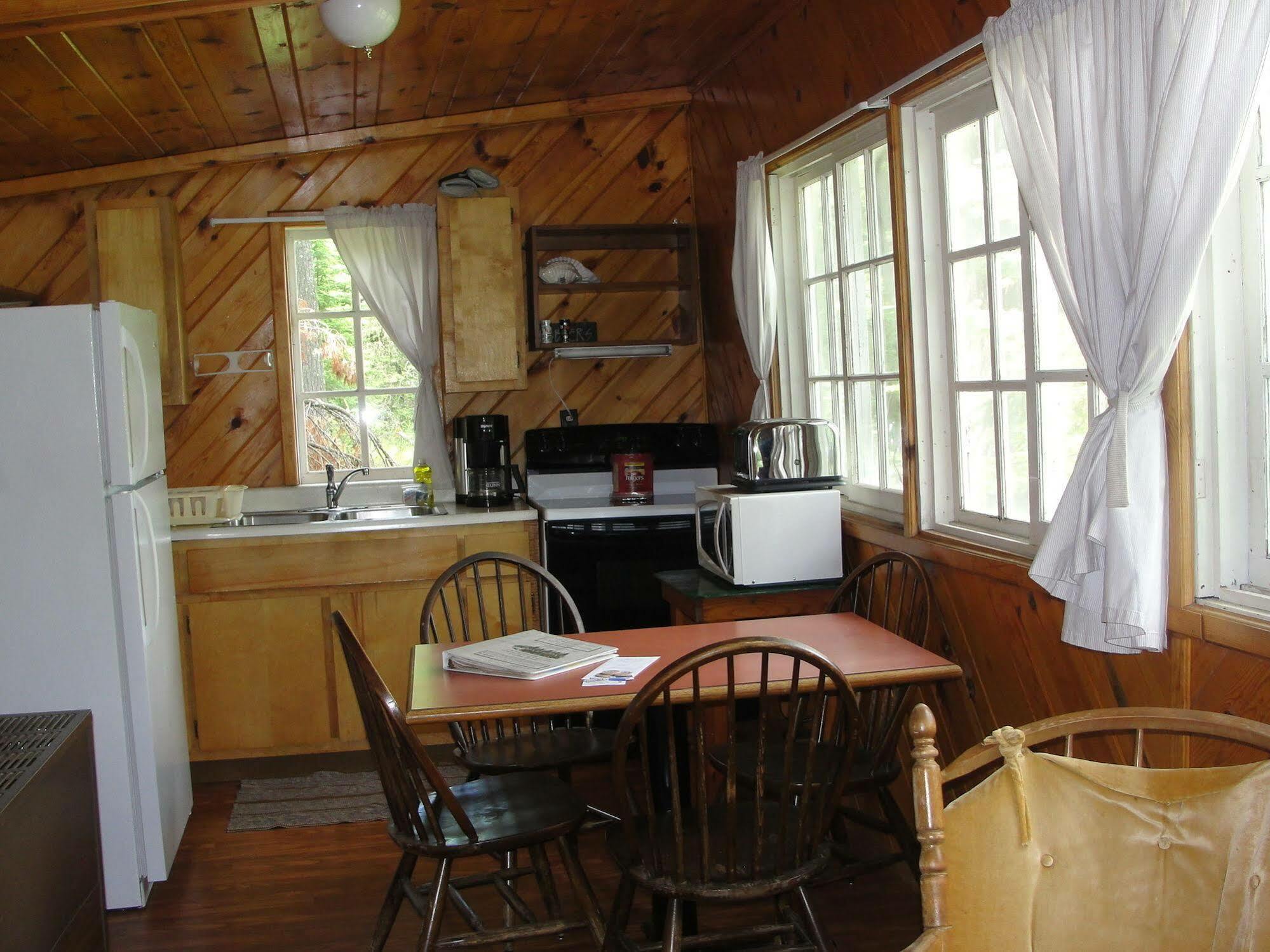 Pine Point Lodge Resort & Motel Crane Lake Екстериор снимка
