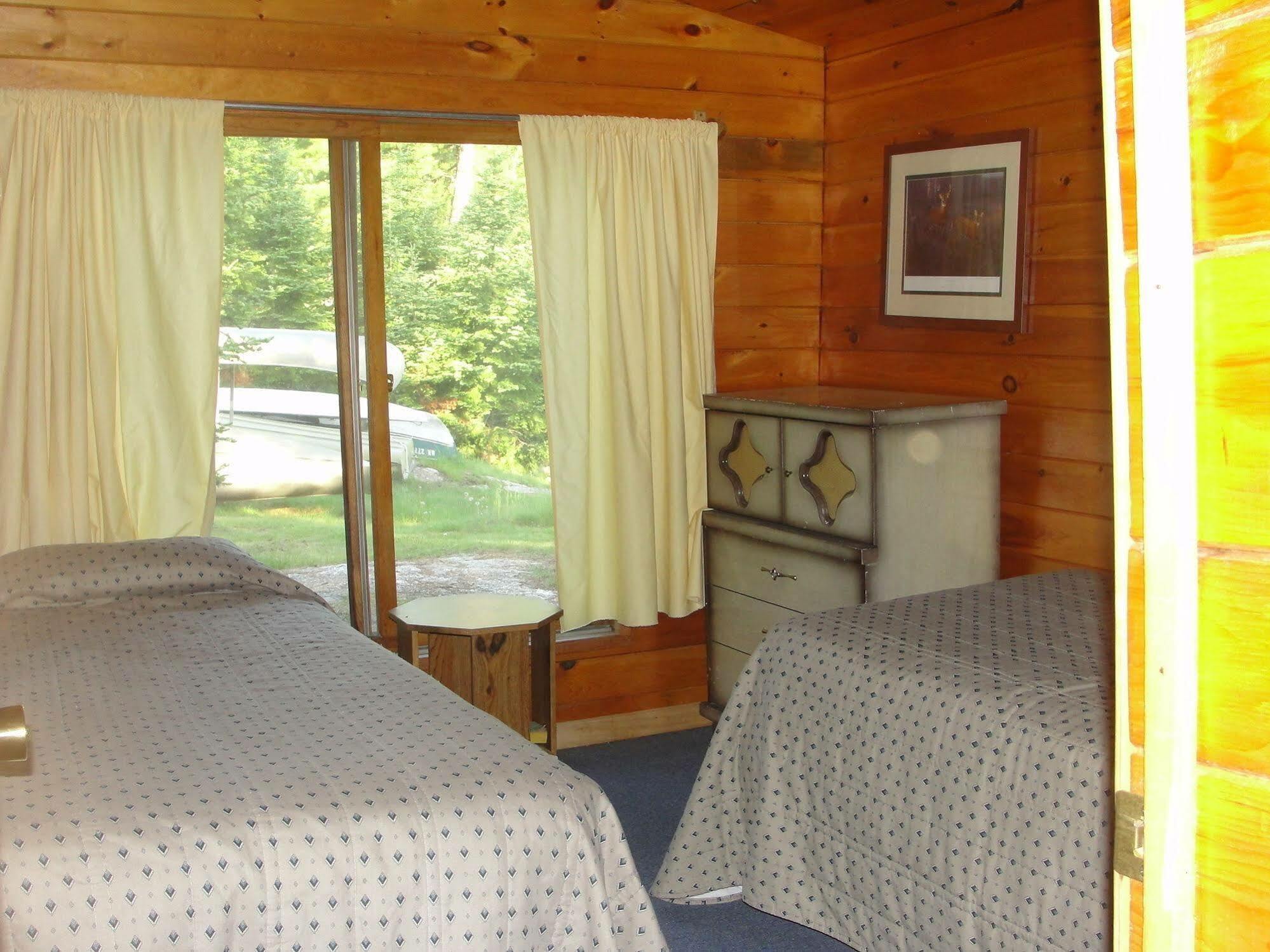 Pine Point Lodge Resort & Motel Crane Lake Екстериор снимка