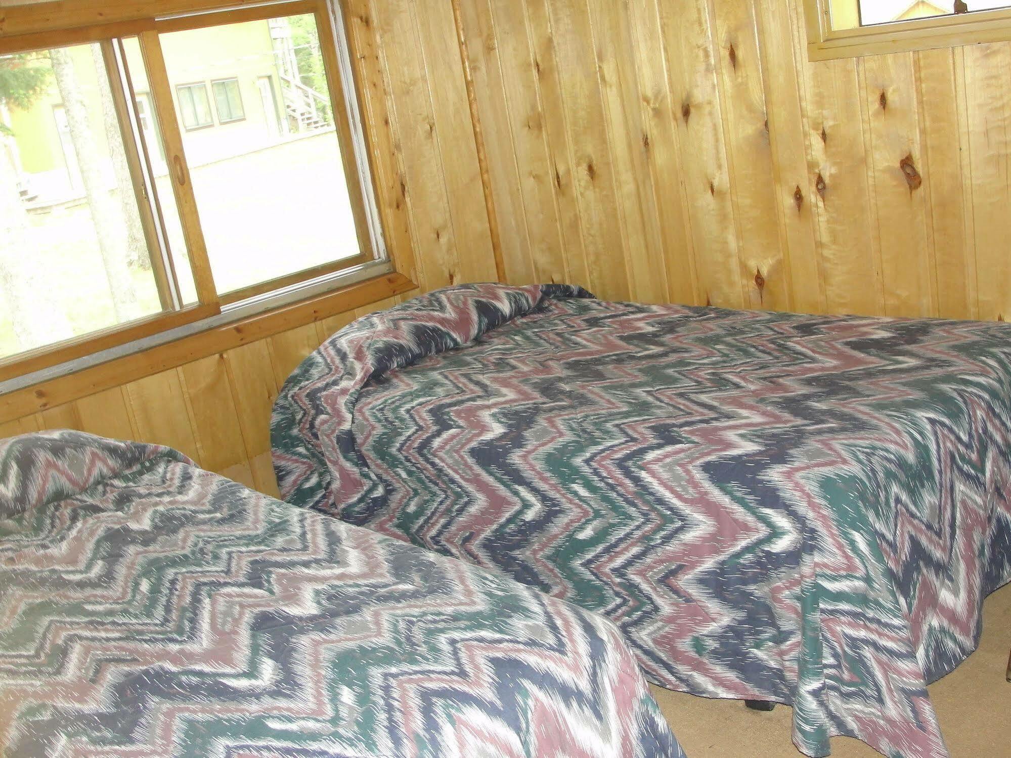 Pine Point Lodge Resort & Motel Crane Lake Екстериор снимка