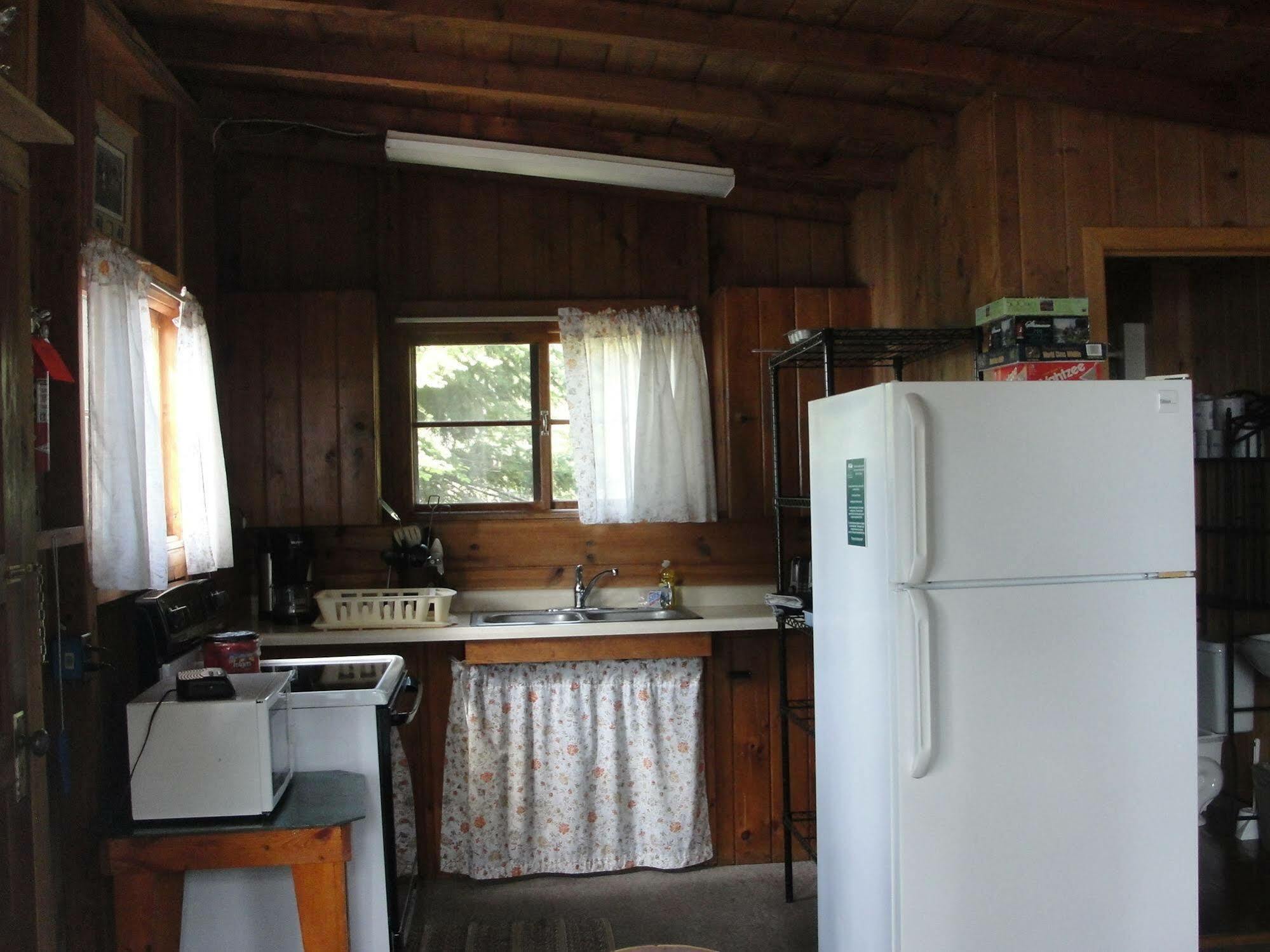 Pine Point Lodge Resort & Motel Crane Lake Екстериор снимка